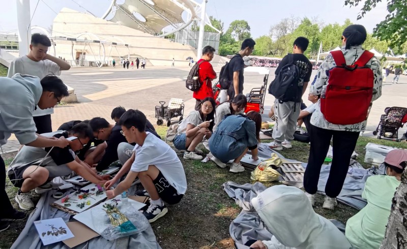 风景园林专业师生赴沈阳世博园开展植物研学活动 (1)